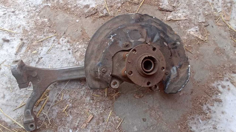 Поворотний кулак на аудіо а6 с4