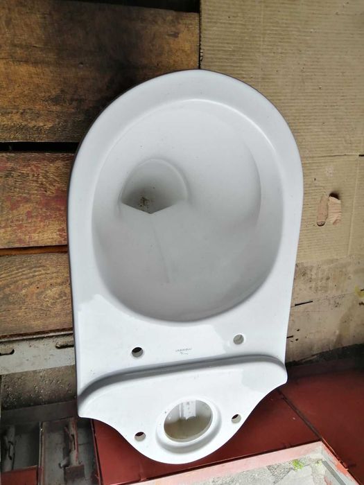 Продам унитазы  новые