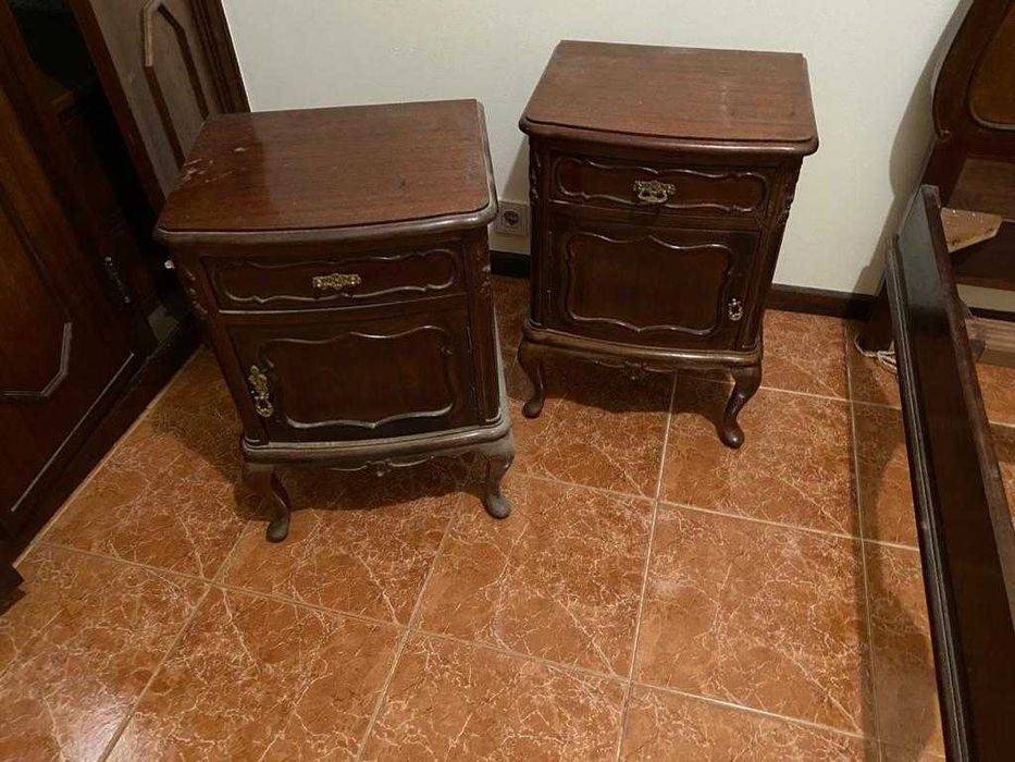 Cama meio corpo em madeira