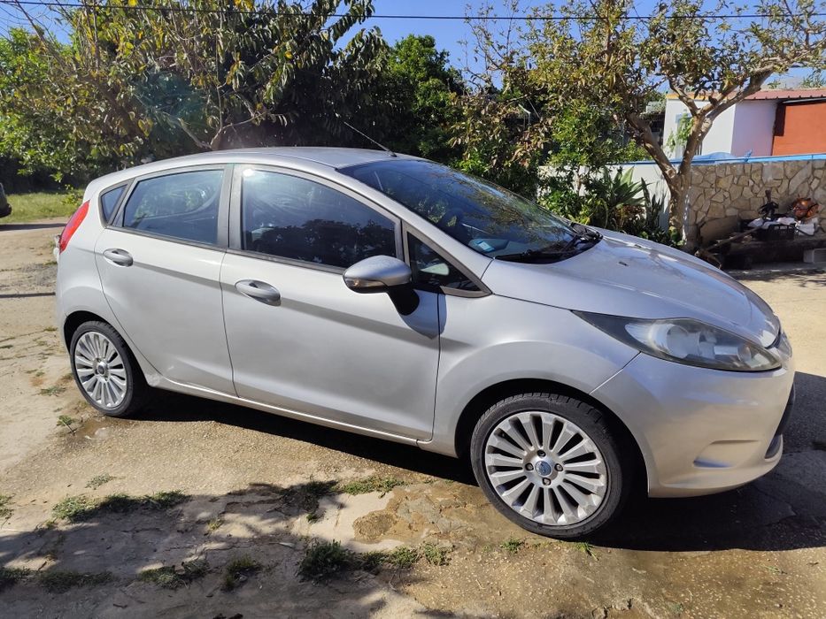 Ford Fiesta | 150.000 km | Rádio touchscreen | Bom estado
