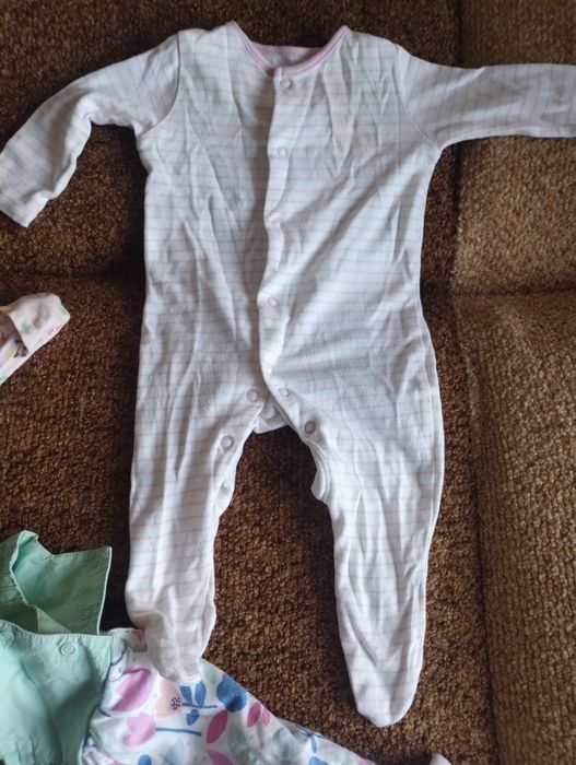 Віддам одяг до 1 року життя