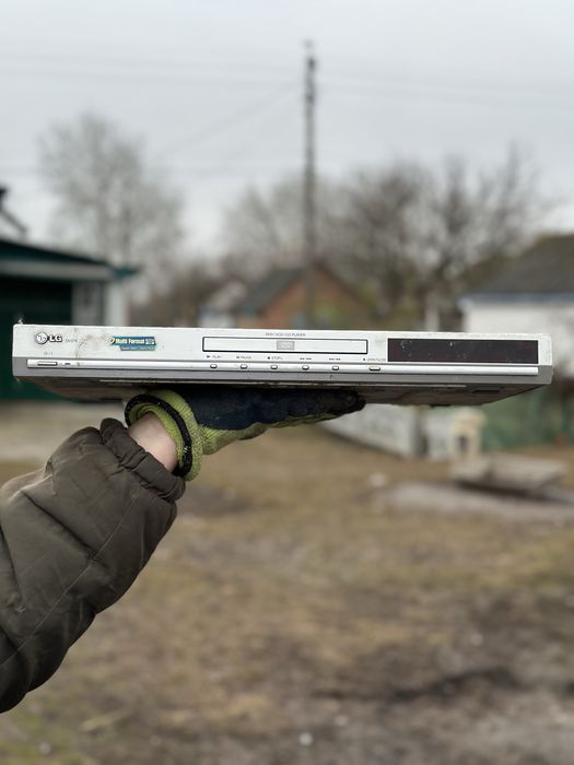 Продам DVD плеер LG