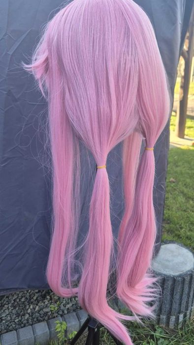 Peruka różowa długie włosy miłe w dotyku