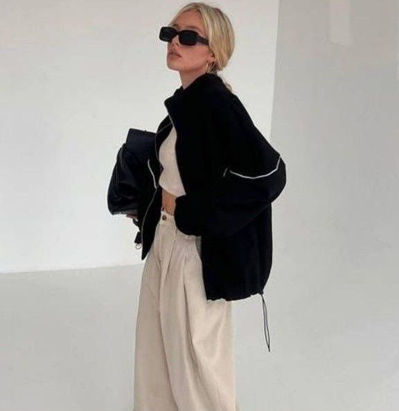 модний жіночий бомбер