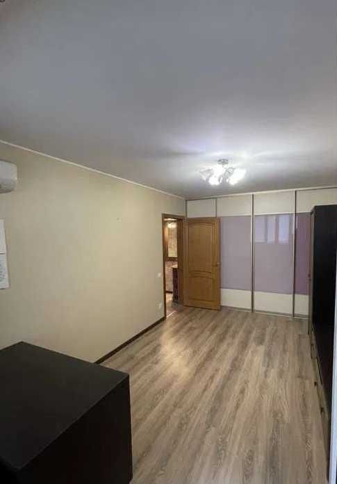 Продається 1 кімнатна квартира.Холодна Гора.Холодногірський сквер.DD