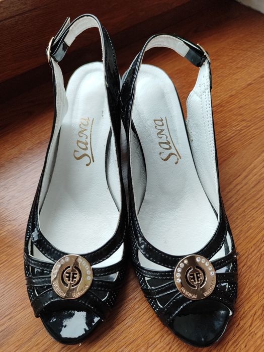 Босоніжки жіночі