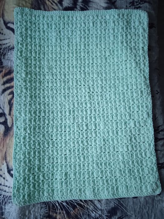 Kocyk dla niemowlaka z włóczki welurowej