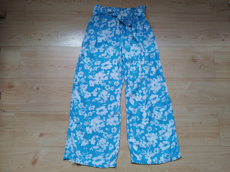 Bodyflirt krepowane spodnie w kwiaty M-L