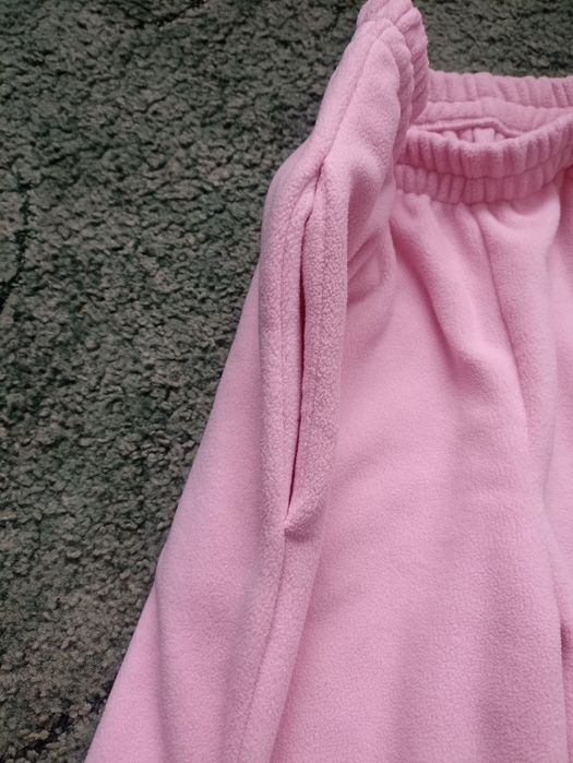 Жіночий спортивний костюм