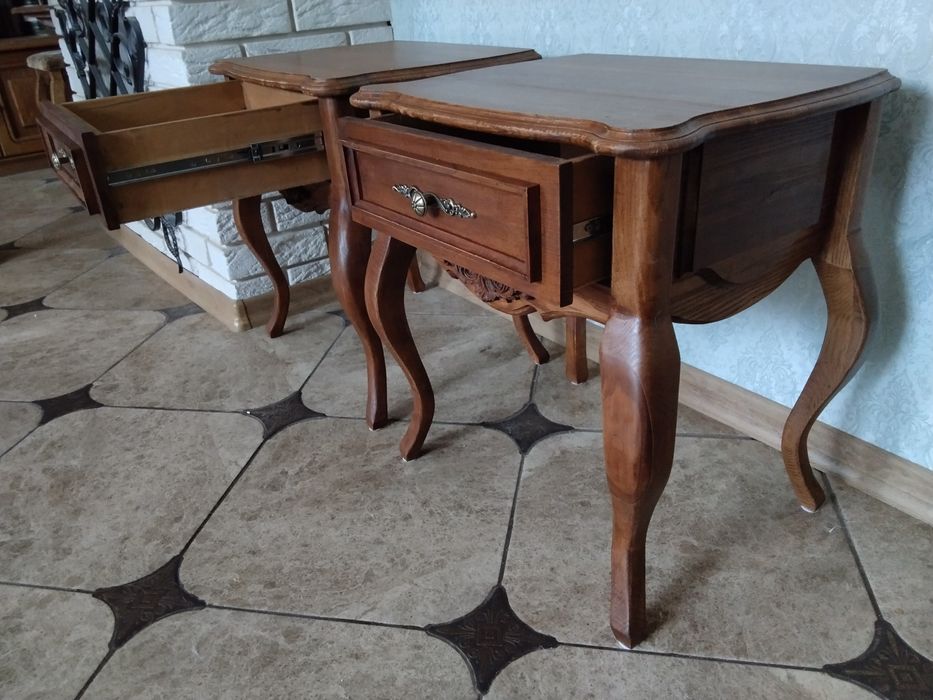 Пара вінтажний приліжкових тумбочок.