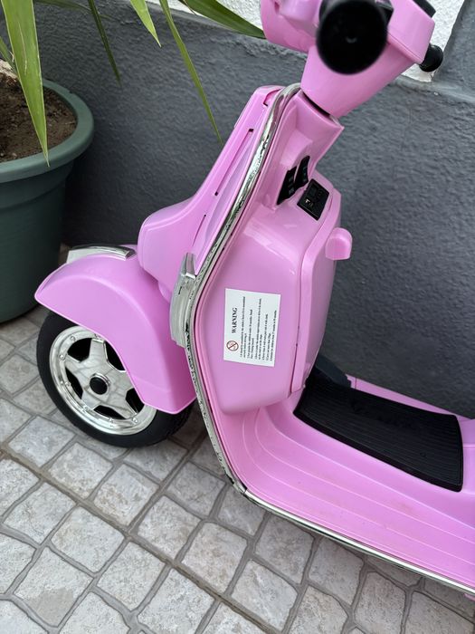 Mota Elétrica Infantil Vespa Clássica Piaggio PX-150 (Rosa)