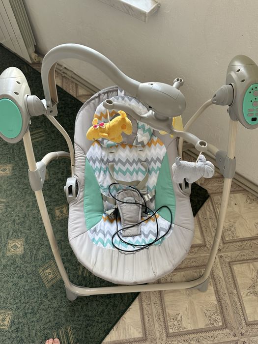 Крісло -гойдалка бренду Carrello 3 в 1