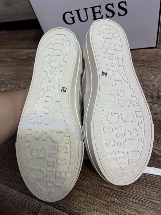 Кеди жіночі Guess розмір 8, 38,5-39