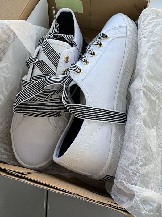 Продам кеди від Tommy Hilfiger