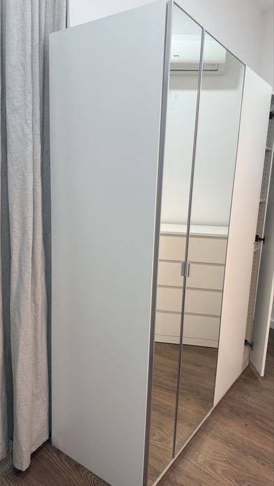 Roupeiro PAX com espelho - Como novo