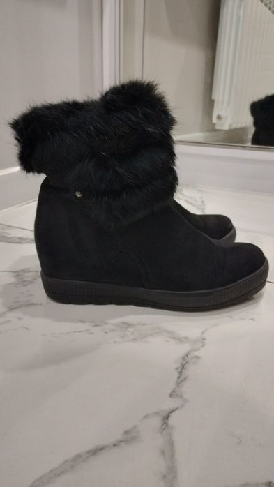 Buty na koturnie z futerkiem