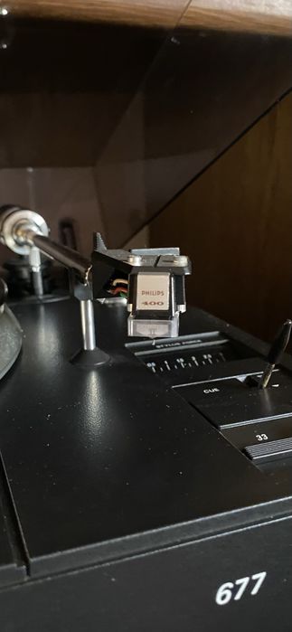 Вініловий програвач Philips 677