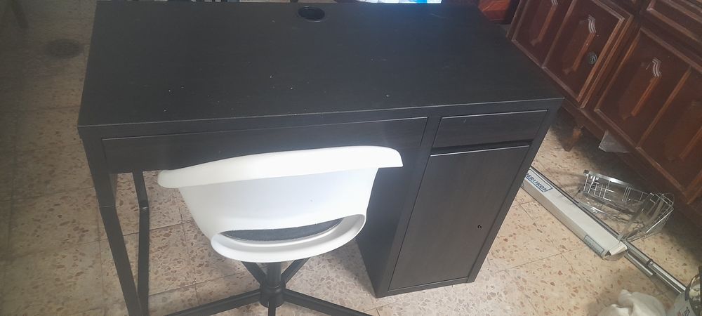 Secretária com Cadeira