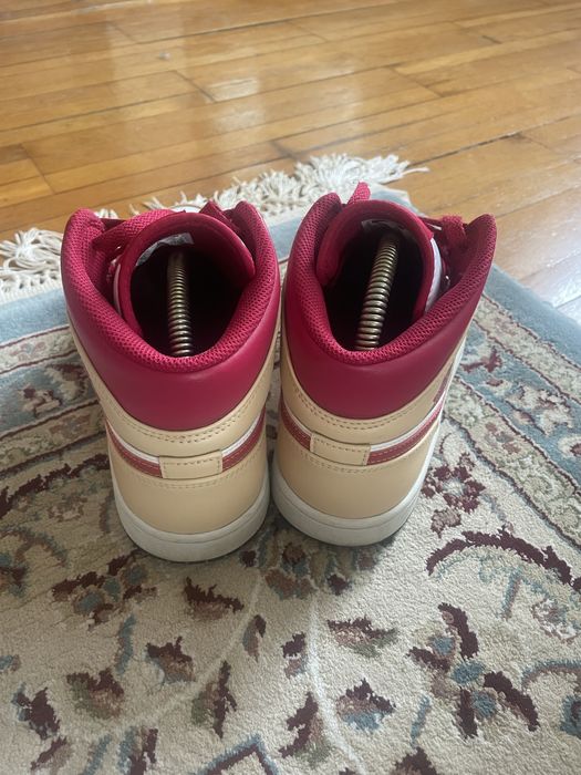 Баскетбольні кросівки Nike/Air Jordan 1 Mid