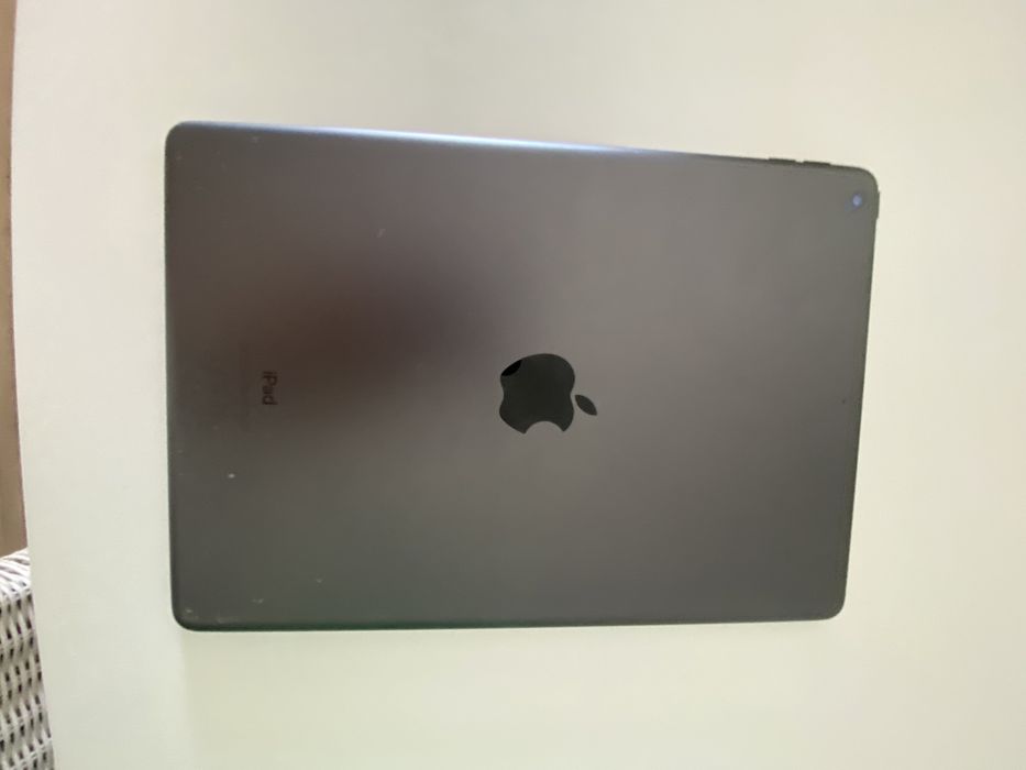 iPad 8th Generation 32gb com Apple Smart Keyboard