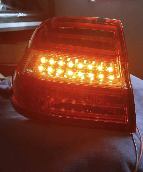 Переделка задних фонарей Mercedes желтые повороты какW166 ML / GLE