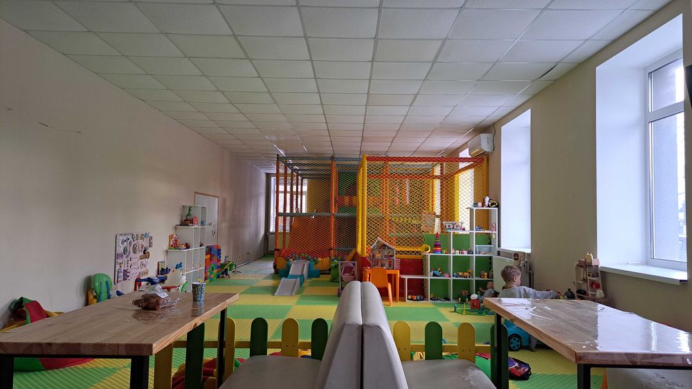 Продається ігровий лабіринт , батут, працююча ігрова кімната. Актуальн