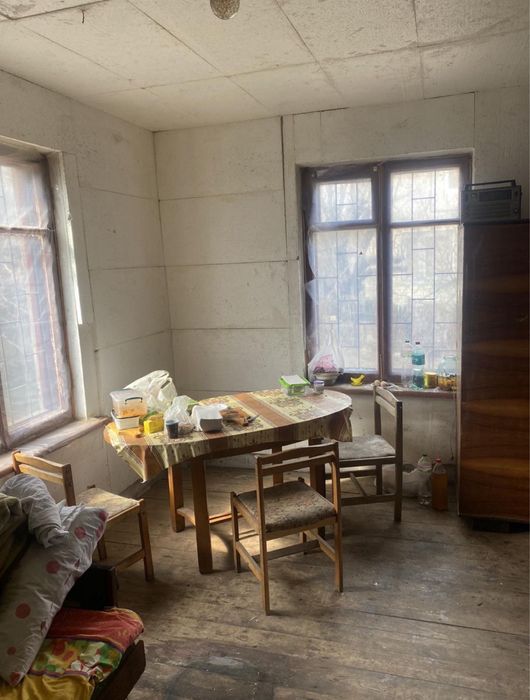 Дачна ділянка з будинком