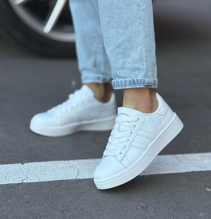 Женские белые кроссовки кеды