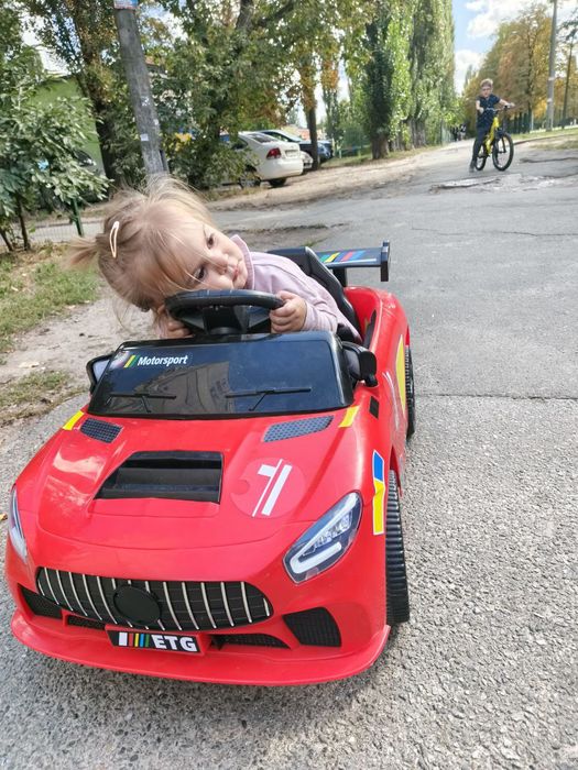 Продам дитячий автомобіль