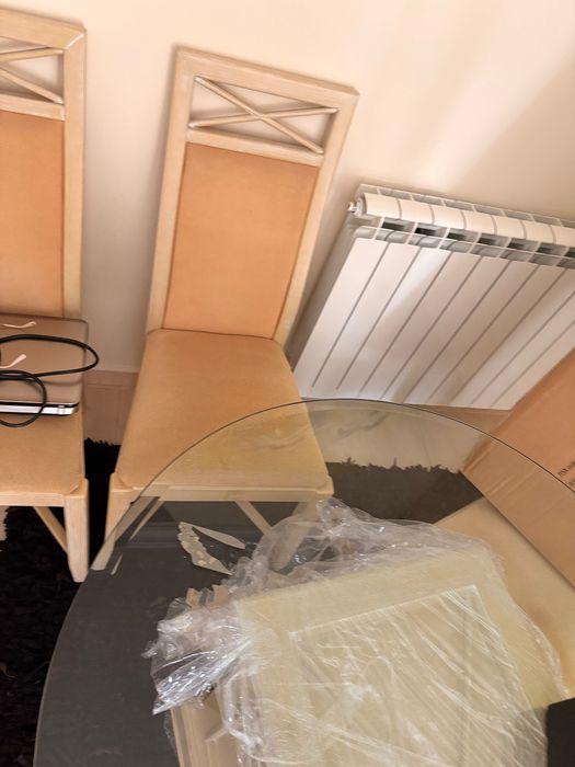 Mesa de vidro com 4 cadeiras