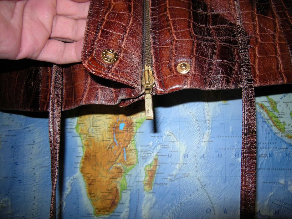 Продам кожаную куртку, размер 48