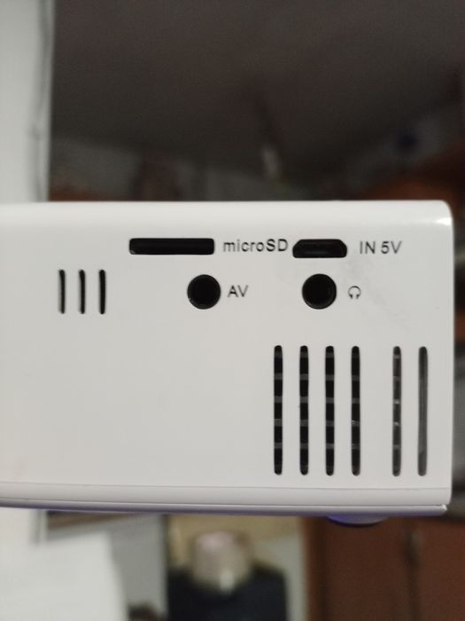 Vendo projetor led funcionar com sistema dele normal com tela