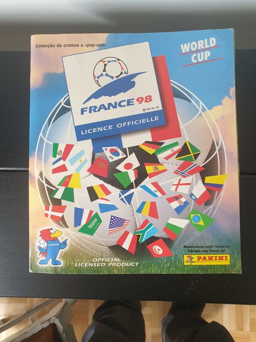 Caderneta  mundial 98 em otimo estado imcompleta
