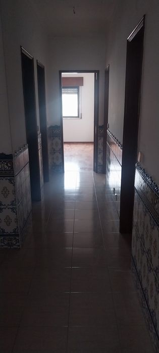 Apart em Entrocamento , a 5m da estação de comboio, para arrendamento.