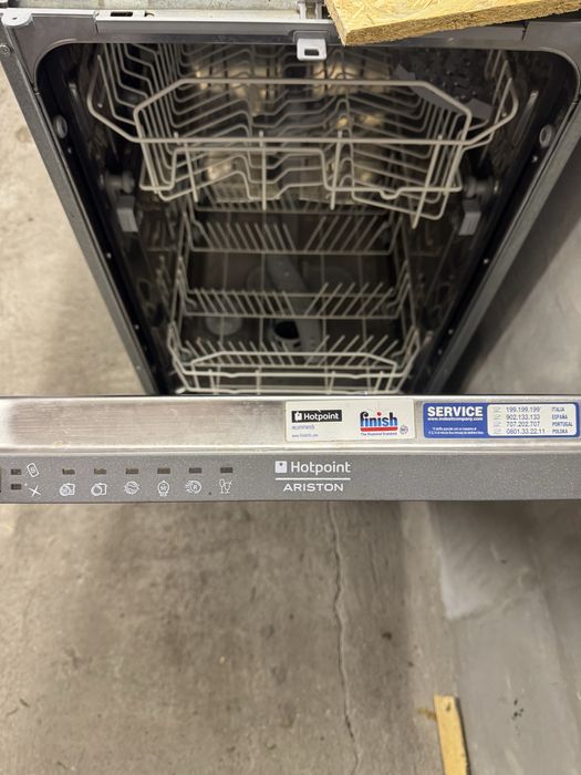 Посудомийна машина Hotpoint Ariston