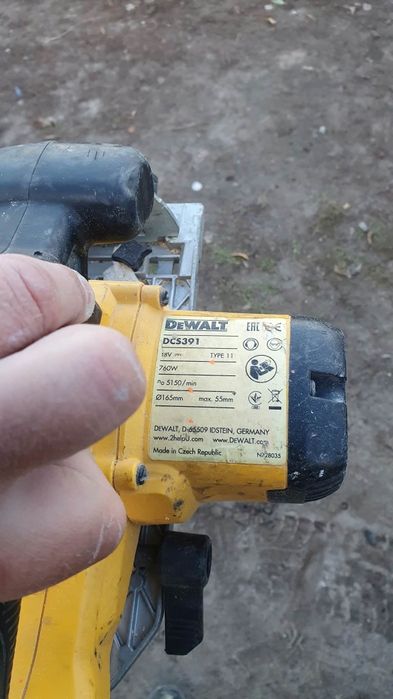 Pilarka tarczowa dewalt