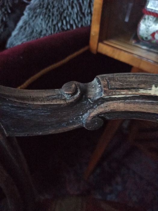 Krzesło stare, sprężyny Ludwik, rzeźbione