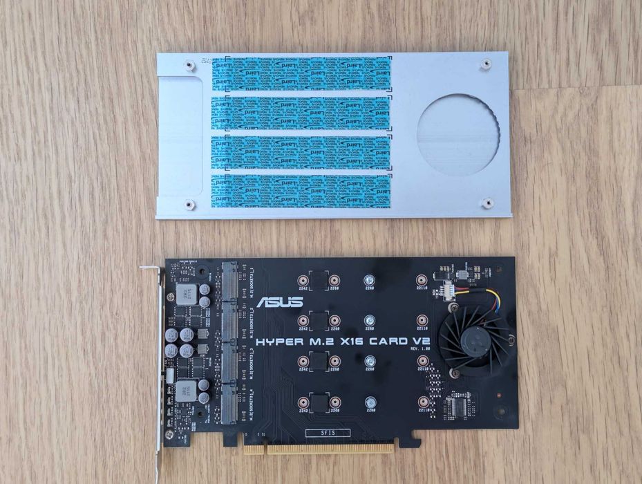 Placa ASUS Hyper M.2 x16 Card V2 para 4 SSD NVMe (ventoinha danificada)