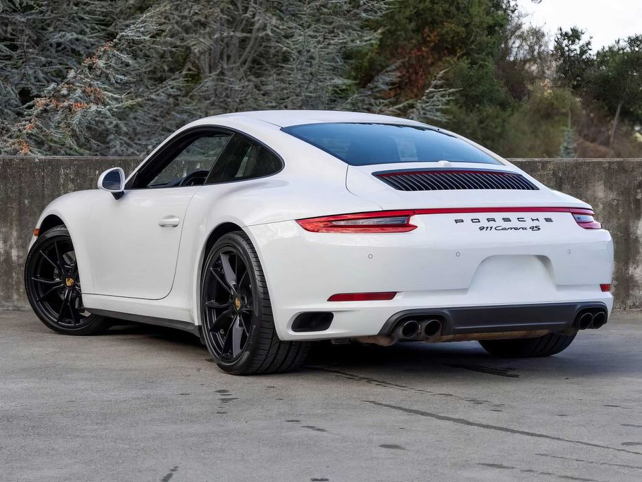 Porsche 911 Carrera 4S Coupe      2019