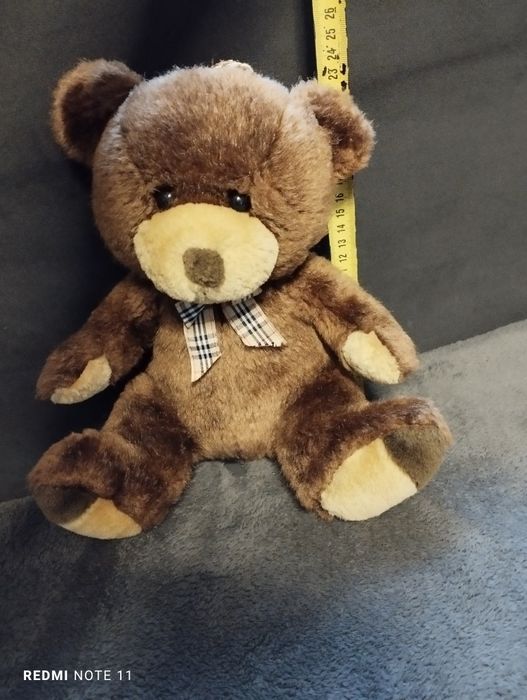 Pluszowy miś z kokardką