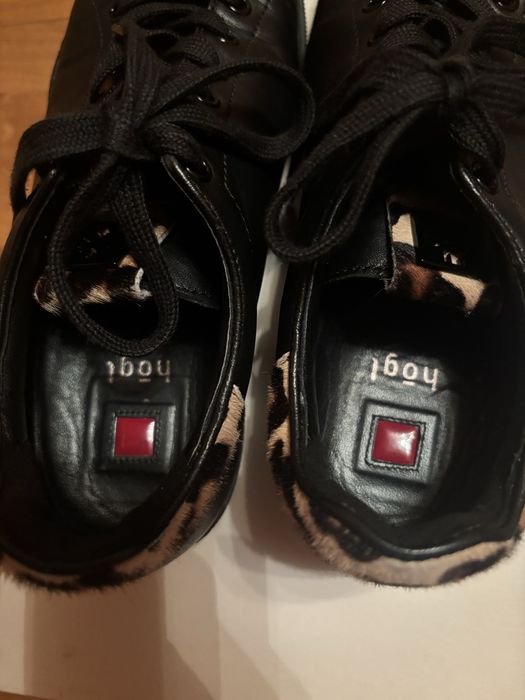 Кросівки жіночі на шнурках