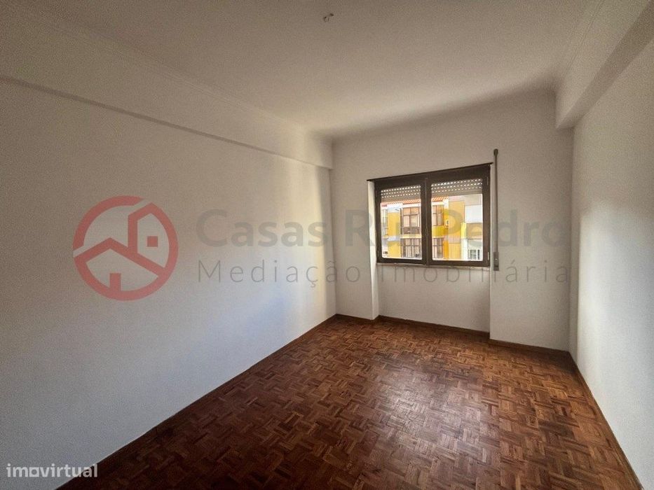 Apartamento T3 com elevador na Cruz de Pau, Amora