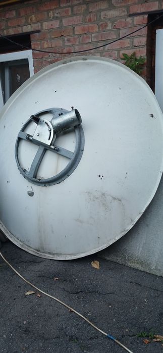Продам спутниковую антену  2м на 2м в отличном состоянии.