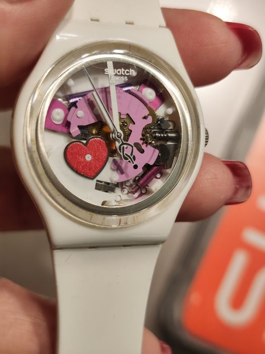 Zegarek damski Swatch Tender Present  stan bdb biały nowa bateria