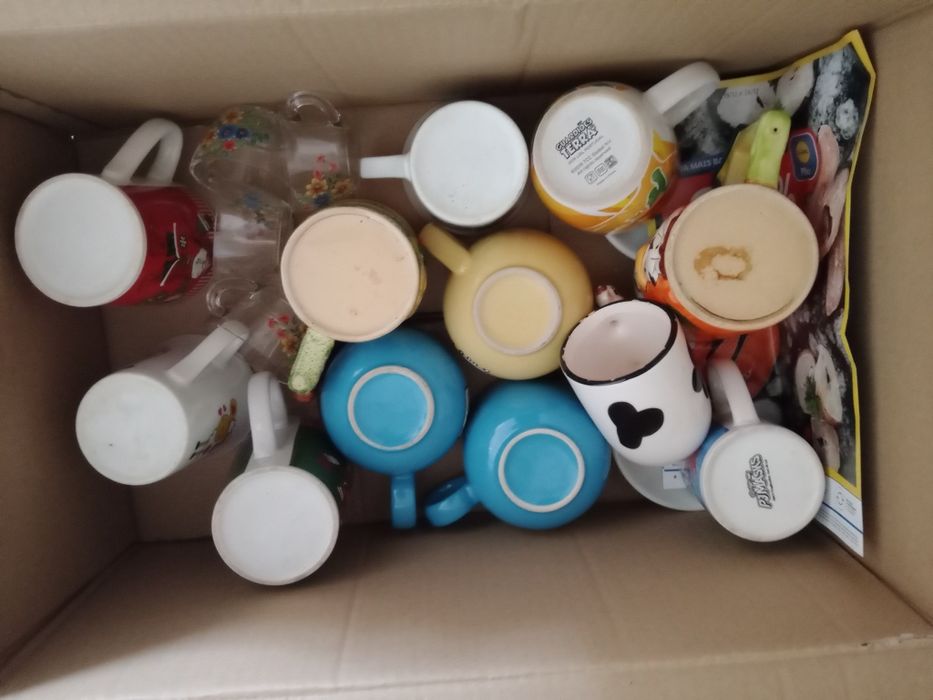 Quadro e canecas várias