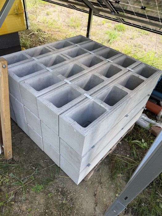 Pustaki ogrodzeniowe Bruk-Bet Novator rezydencja   100 × 19 × 19 cm – 17 szt
