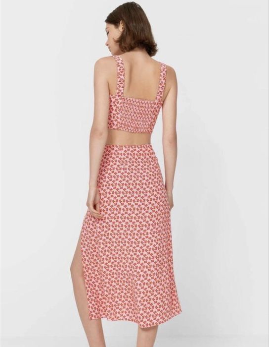 Стильна міді-спідниця з розрізом Stradivarius