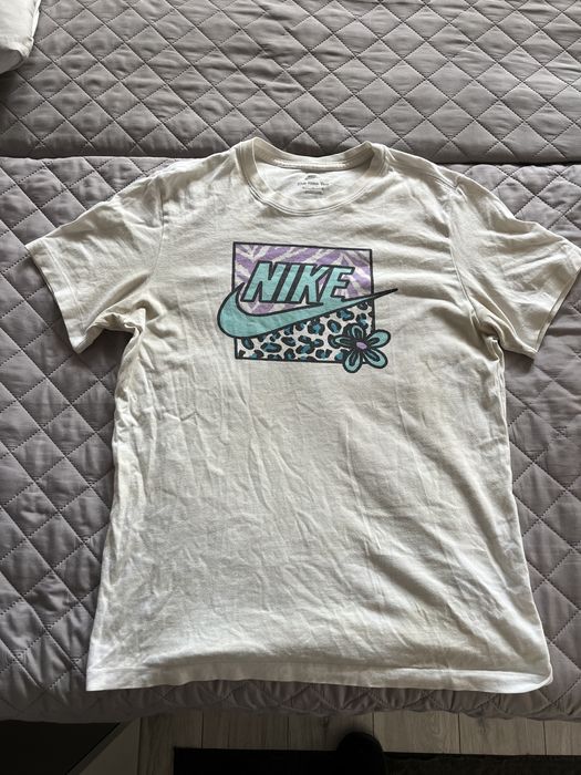 Футболка Nike з принтом тішкп