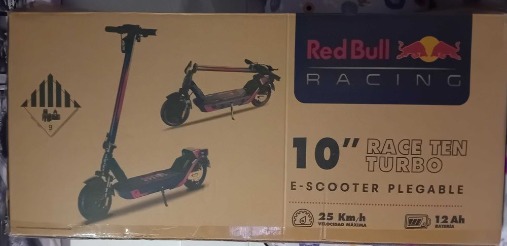 Trotinete Red Bull da-te asas.