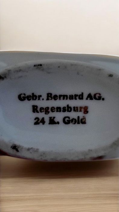 Duża porcelanowa tabakiera Bernard